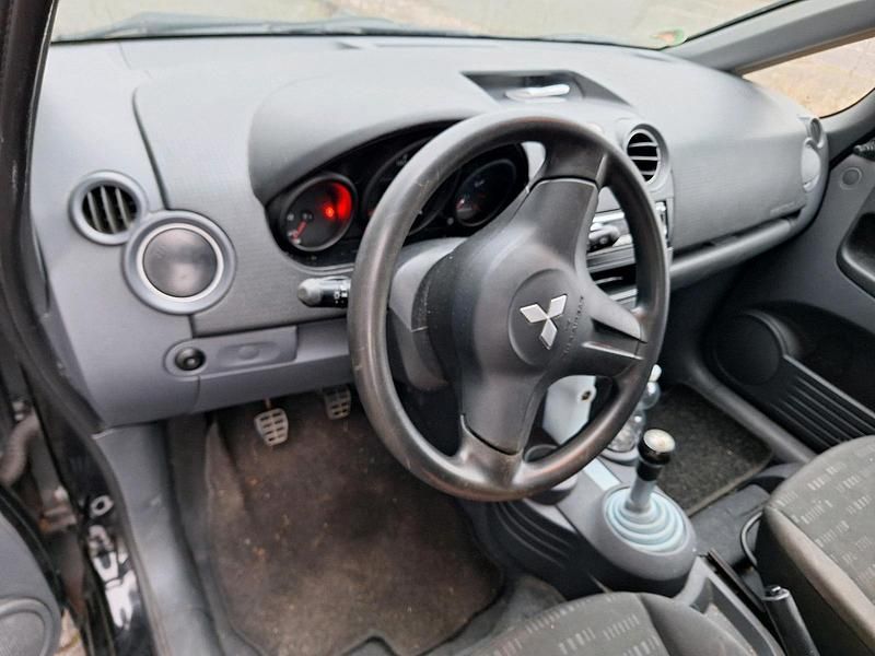 Second-hand Mitsubishi Colt 70 CP (51 kW) 2006 Negru Berlinǎ