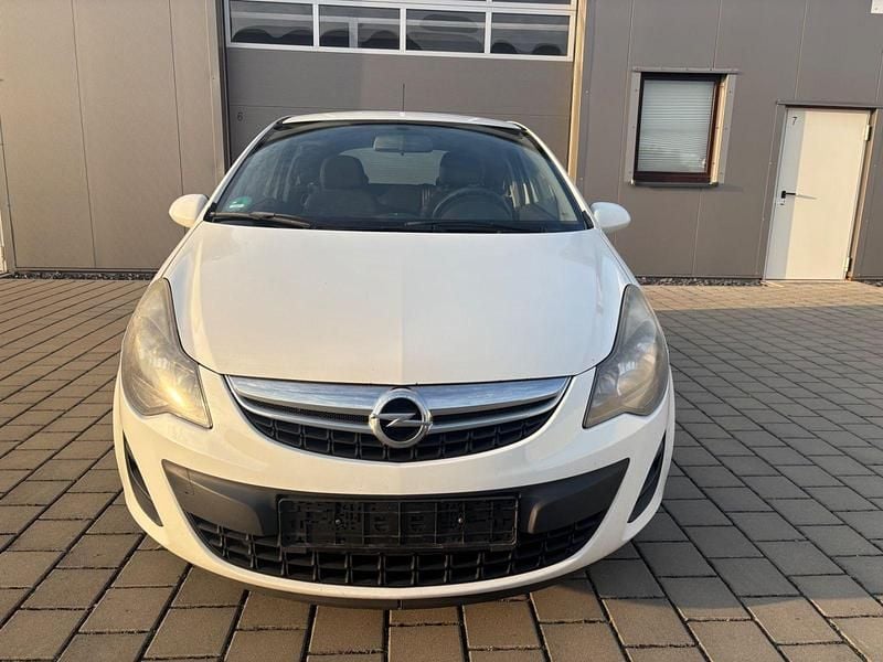Używany Opel Corsa Selection 69 KM (50 kW) 2014 Biały Hatchback