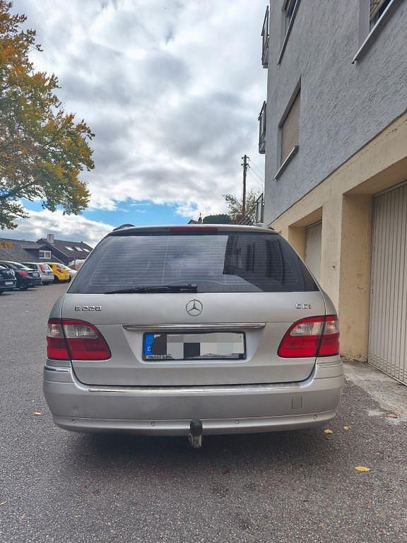 Gebraucht Mercedes E220 Avantgarde 150 PS (110 kW) 2004 Grau Limousine
