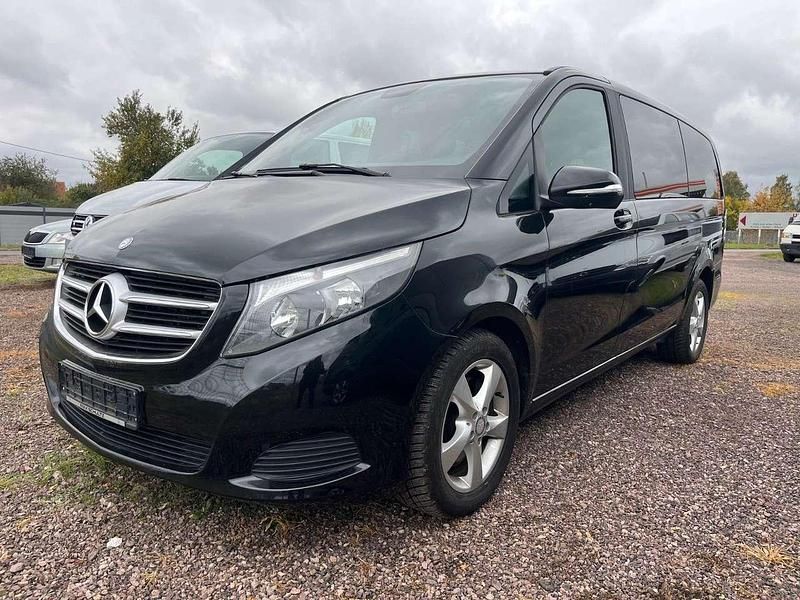 Obsidianschwarz metallic Gebraucht 2014 Mercedes V200 Sport Van / Kleinbus | 27.990 € - Bild 1/4