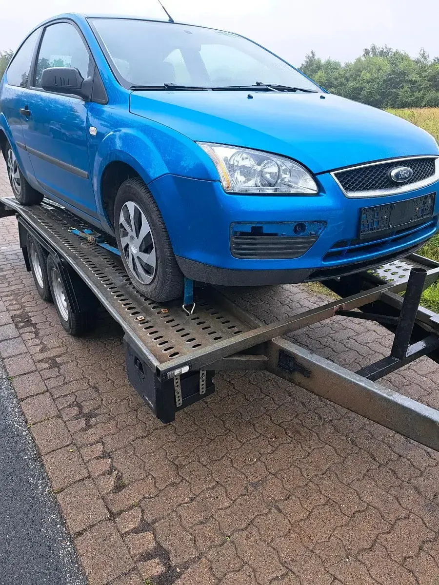 Gebraucht Ford Focus 80 PS (58 kW) 2005 Blau Kleinwagen