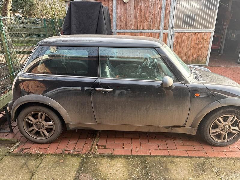 Usado Mini ONE 90 HP (66 kW) 2004 Preto Citadino