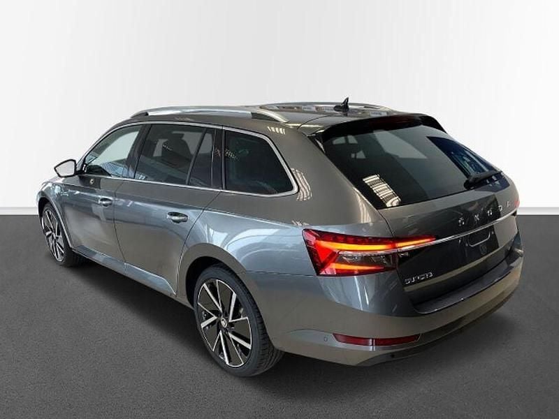 Gebraucht Skoda Superb Style 150 PS (110 kW) 2023 Grau Kombi