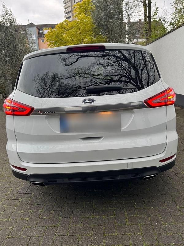 Gebraucht Ford S-MAX Titanium 179 PS (131 kW) 2016 Weiß Van / Kleinbus