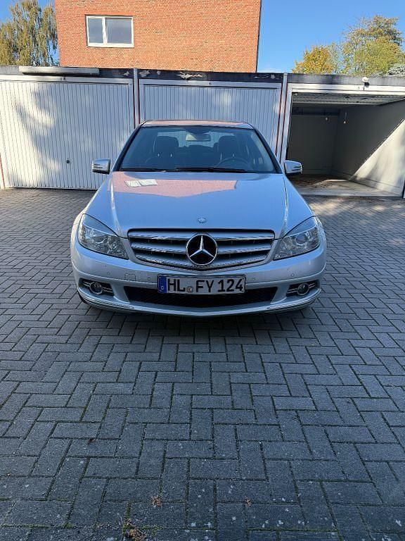 Silber Gebraucht 2009 Mercedes C180 Avantgarde Limousine | 5.000 € (Superpreis) - Bild 1/4