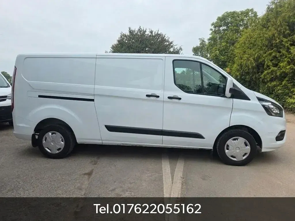 Używany Ford 300 Trend 105 KM (77 kW) 2022 Biały Minivan