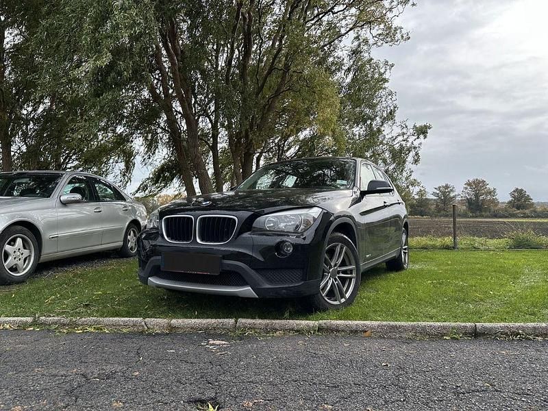 Schwarz Gebraucht 2013 BMW X1 SUV | 8.900 € (Fairer Preis) - Bild 1/4