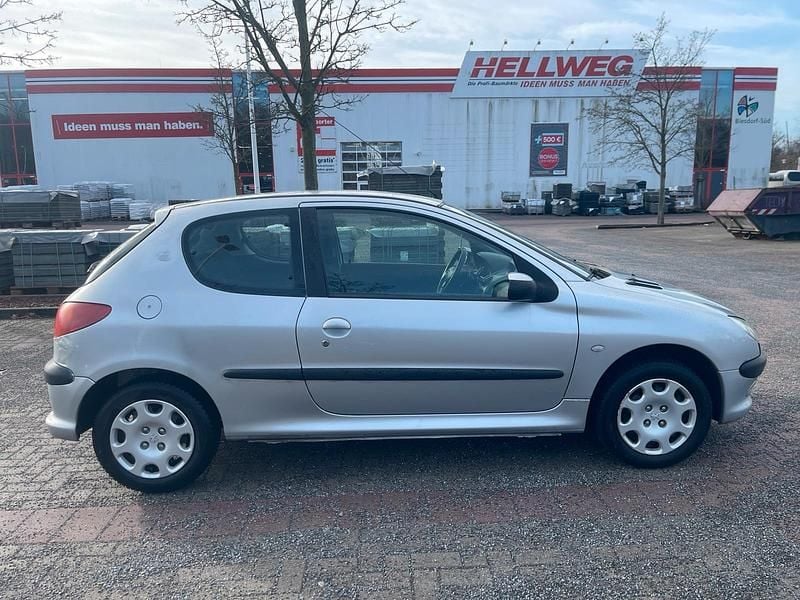 Gebraucht Peugeot 206 75 PS (55 kW) 2004 Silber Kleinwagen