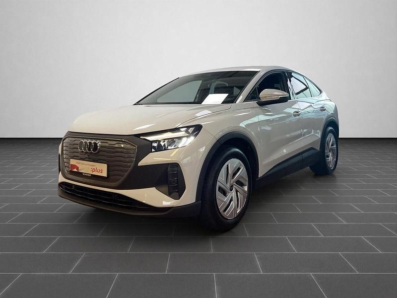 Gletscherweiß metallic (metallic) Gebraucht 2022 Audi Q4 e-tron Basis SUV | 24.480 € (Fairer Preis) - Bild 1/4