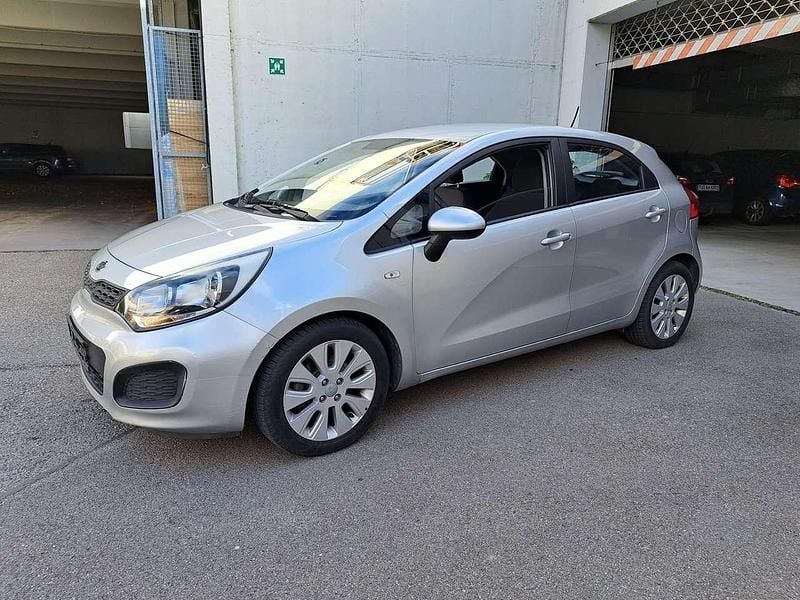 Brilliantsilber met. Gebraucht 2011 Kia Rio Edition 7 Kleinwagen | 4.200 € (Superpreis) - Bild 1/4