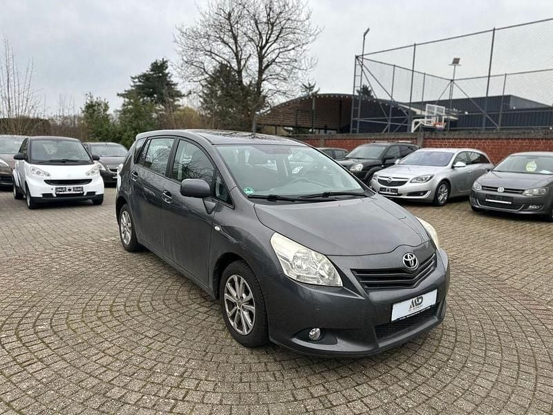 Gebraucht Toyota Verso 126 PS (92 kW) 2011 Grau Van / Kleinbus