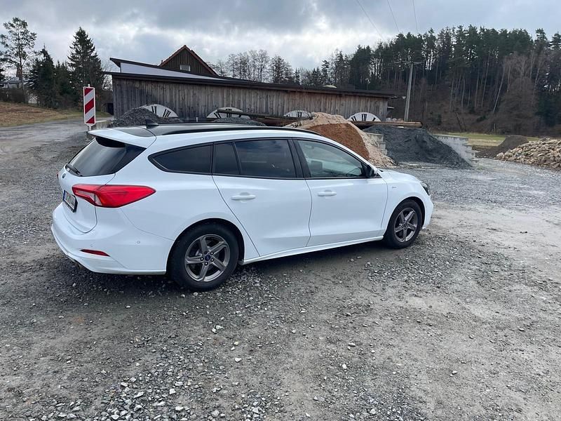 Używany Ford Focus ST-Line 155 KM (114 kW) 2020 Biały Kombi