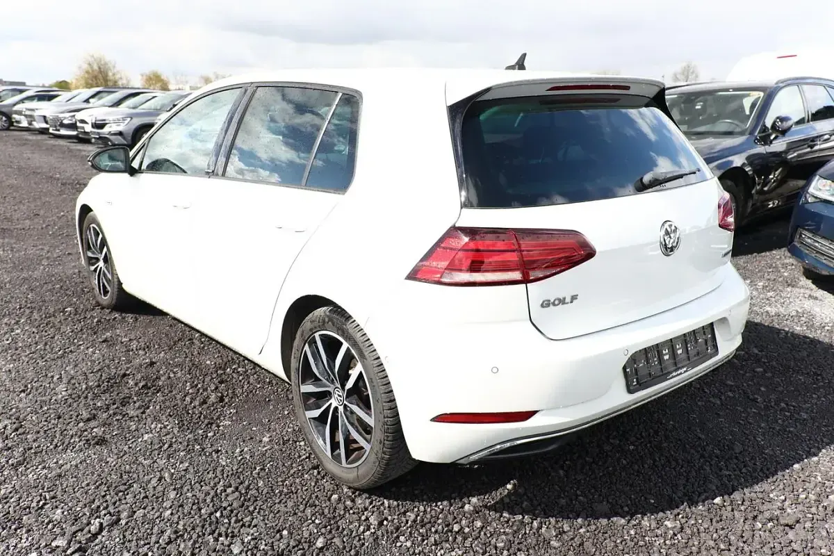 Gebraucht VW Golf VII IQ Drive 131 PS (96 kW) 2019 Weiß metallic