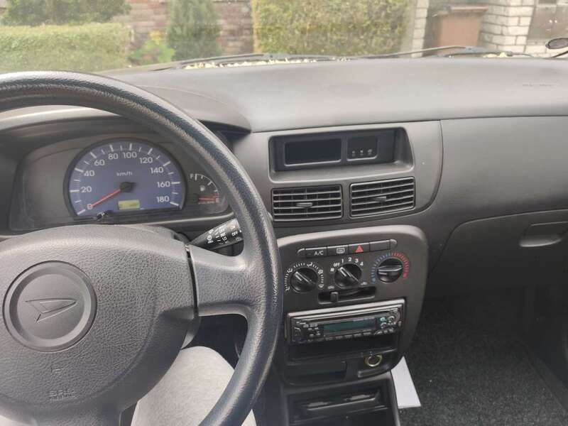Silber Gebraucht 2004 Daihatsu Cuore Kleinwagen | 700 € - Bild 1/4