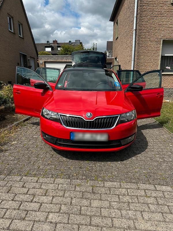 Rot Gebraucht 2014 Skoda Rapid Kombi | 7.900 € - Bild 1/4