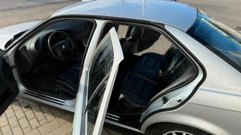 Gebraucht BMW 318 116 PS (85 kW) 1998 Silber Limousine