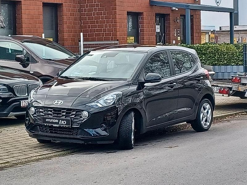 Gebraucht Hyundai i10 Trend 67 PS (49 kW) 2023 Schwarz Kleinwagen