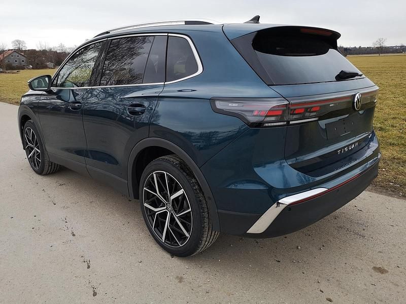 Neu VW Tiguan Elegance 150 PS (110 kW) 2026 Nightshade blue metallic SUV