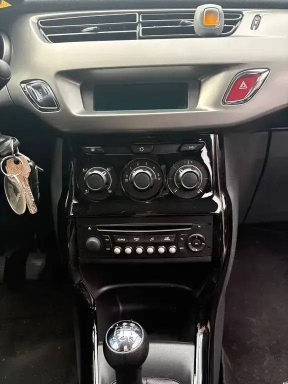 Usado Citroën C3 PureTech 82 CV (60 kW) 2013 Negro Berlina
