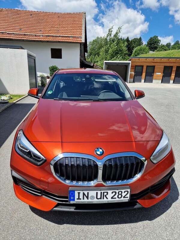 Orange Gebraucht 2023 BMW 116 Advantage Kleinwagen | 19.500 € (Superpreis) - Bild 1/4