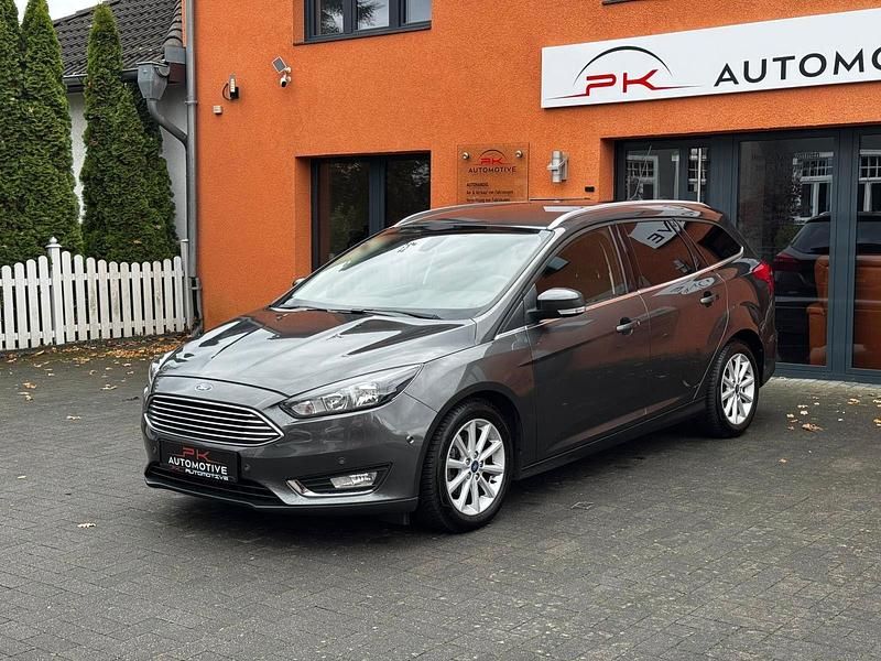 Gebraucht Ford Focus Titanium 125 PS (91 kW) 2017 Grau Kombi