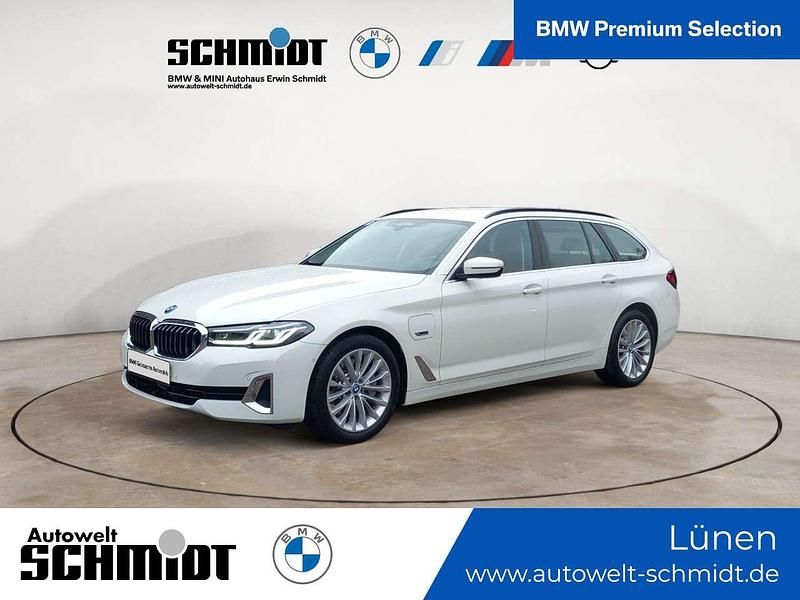 Alpinweiß uni Gebraucht 2022 BMW 530e Luxury Line Kombi | 37.190 € (Fairer Preis) - Bild 1/4