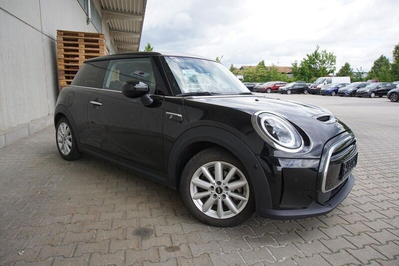 Gebraucht Mini Cooper SE 135 kW (184 PS) 2021 Midnight black Kleinwagen