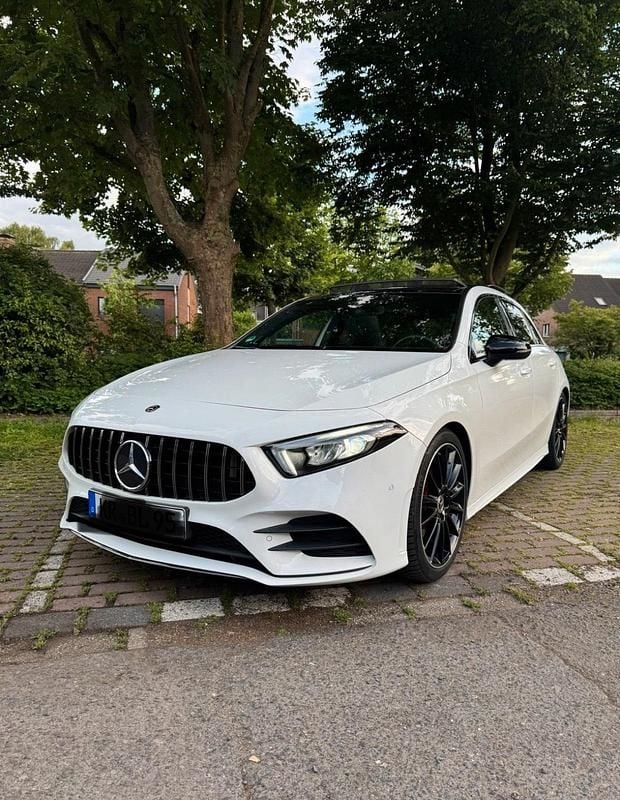 Weiß Gebraucht 2019 Mercedes A220 AMG line Kombi | 26.900 € (Fairer Preis) - Bild 1/4