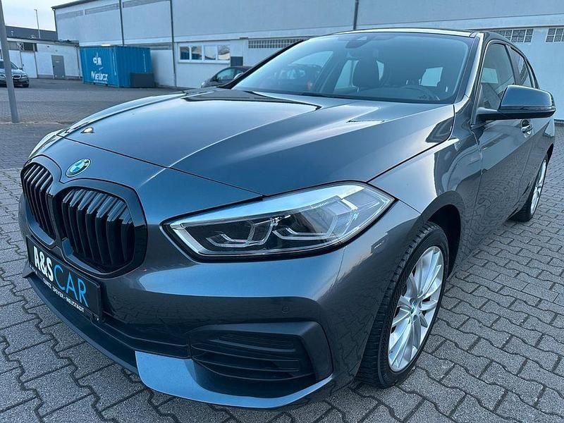 Grau Gebraucht 2020 BMW 118 Advantage Kleinwagen | 17.300 € (Fairer Preis) - Bild 1/4