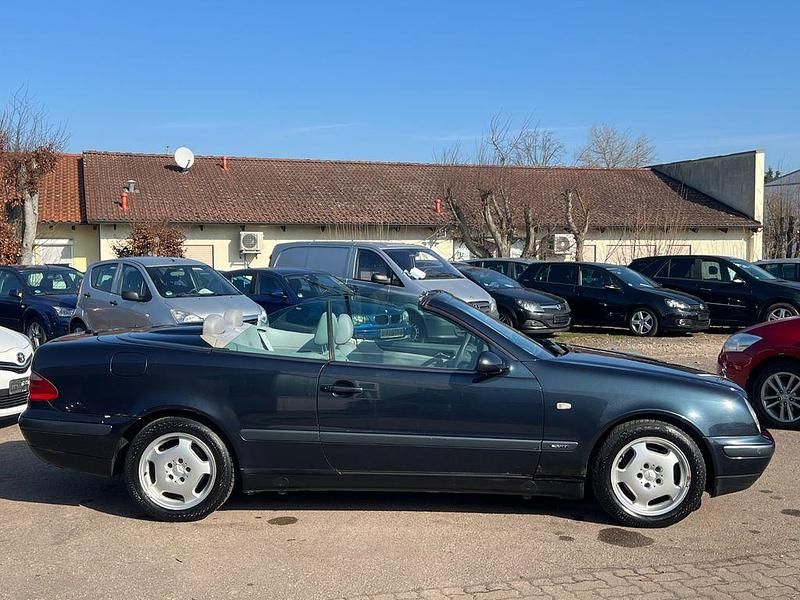 Gebraucht Mercedes CLK320 Avantgarde 218 PS (160 kW) 1999 Blau Cabrio