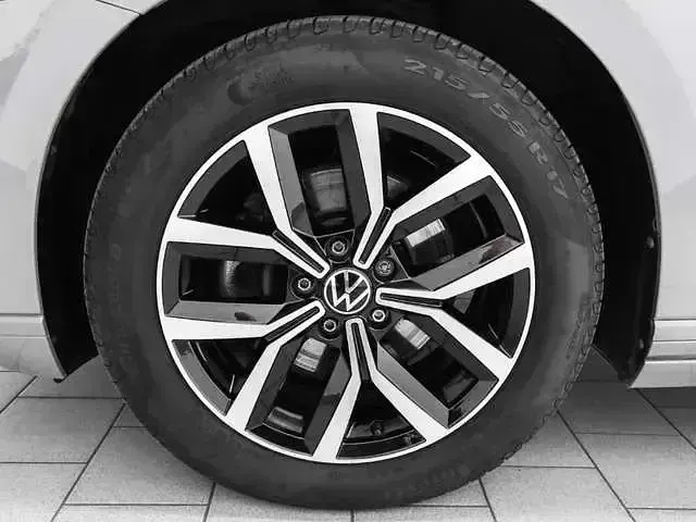 Gebraucht VW Passat Business 200 PS (147 kW) 2023 Mondsteingrau Kombi