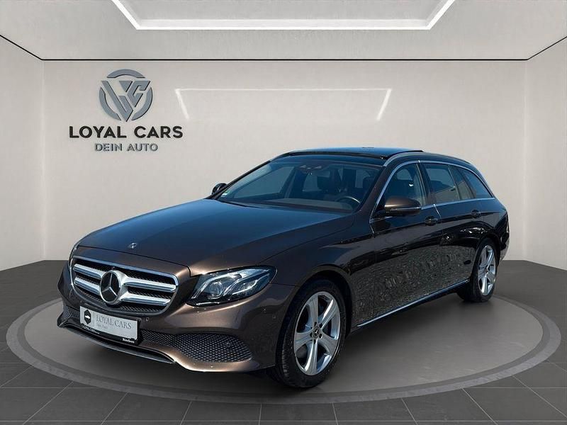 Braun Gebraucht 2017 Mercedes E350 Limousine | 29.800 € (Fairer Preis) - Bild 1/3