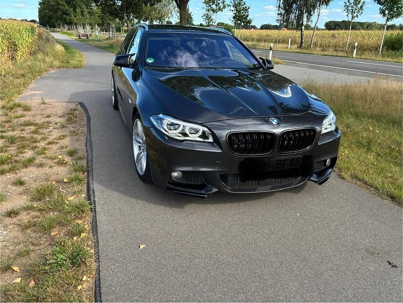 Grau Gebraucht 2012 BMW 530 Performance Kombi | 15.999 € (Teuer) - Bild 1/4