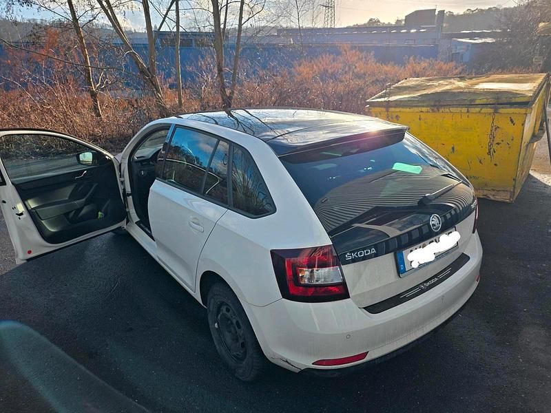 Gebraucht Skoda Rapid Active 86 PS (63 kW) 2014 Weiß Kleinwagen