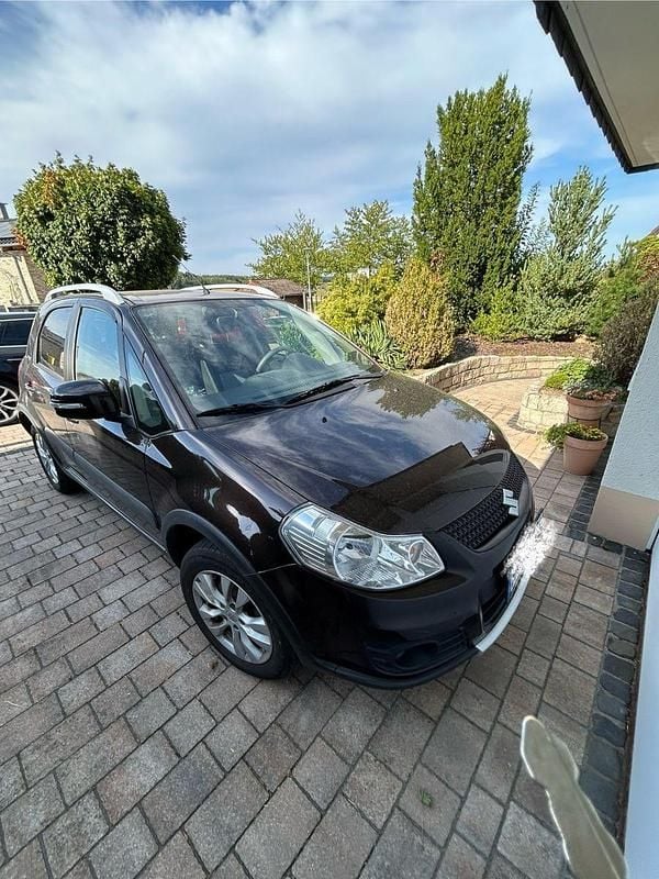 Schwarz Gebraucht 2015 Suzuki SX4 Kleinwagen | 10.900 € (Fairer Preis) - Bild 1/4