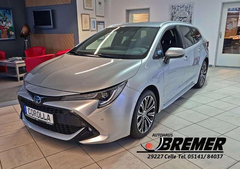 Gebraucht Toyota Corolla Team 152 PS (111 kW) 2022 Shimmering silver Kombi