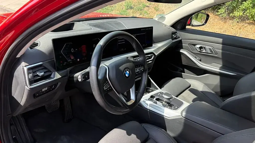 Gebraucht BMW 318 Sport Line 156 PS (114 kW) 2023 Rot Kombi