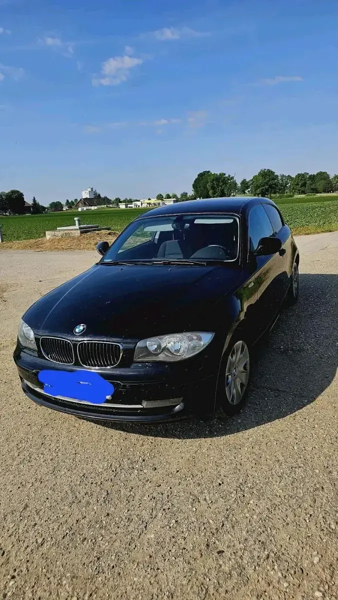 Gebraucht BMW 318 143 PS (105 kW) 2011 Schwarz Limousine