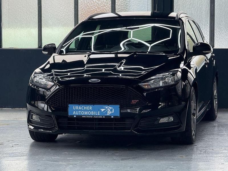 Schwarz Gebraucht 2017 Ford Focus ST Limousine | 11.490 € (Guter Preis) - Bild 1/4