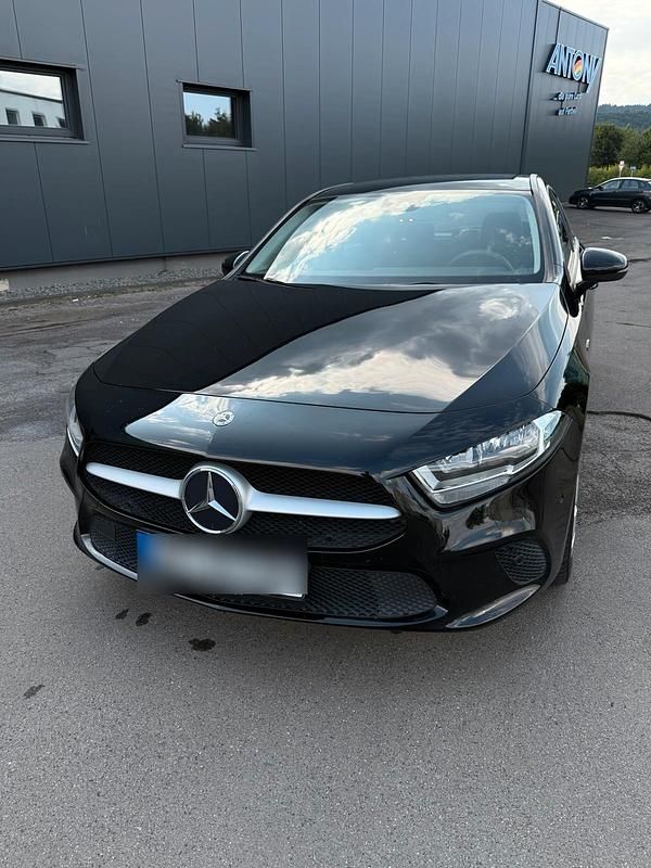 Schwarz Gebraucht 2020 Mercedes A250 Limousine | 17.600 € (Guter Preis) - Bild 1/4