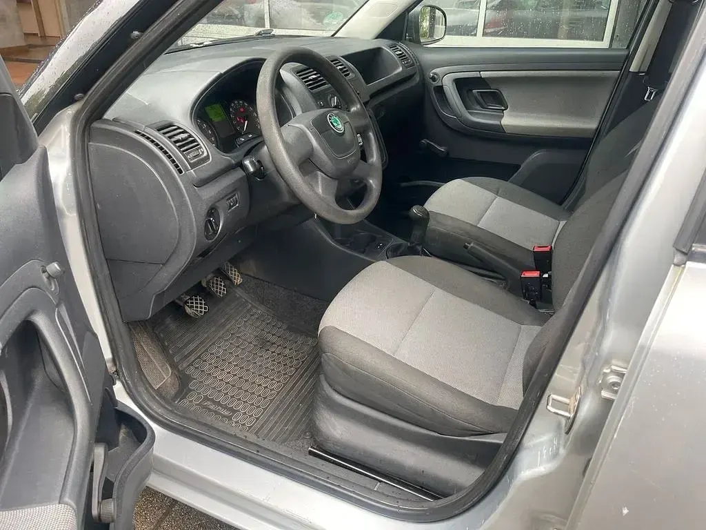 Gebraucht Skoda Fabia Classic 90 PS (66 kW) 2011 Silber Limousine