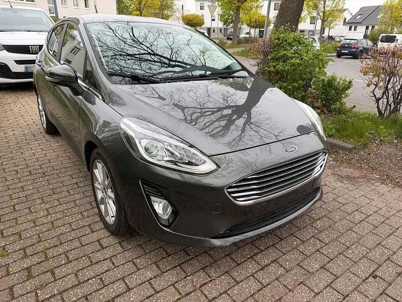 Gebraucht Ford Fiesta 101 PS (74 kW) 2017 Grau Limousine