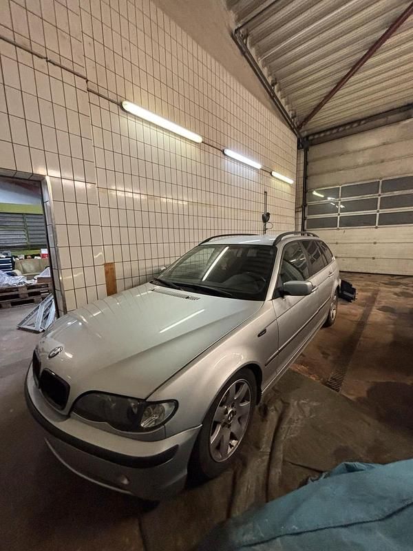 Gebraucht BMW 320 170 PS (125 kW) 2003 Silber Kombi