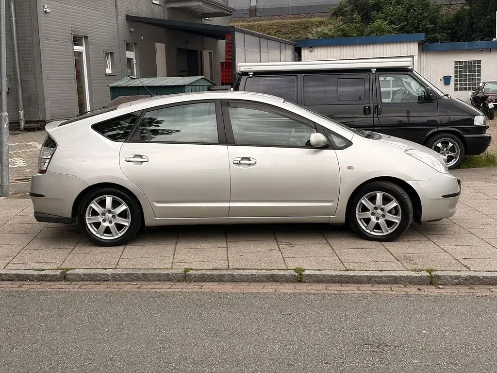 Gebraucht Toyota Prius Executive 77 PS (56 kW) 2004 Silber Kleinwagen