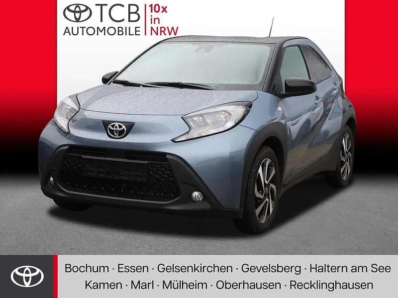 Gebraucht Toyota Aygo X Basis 72 PS (52 kW) 2025 Celestite grey metallic / night sky black SUV