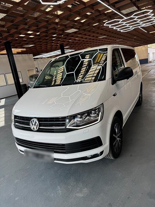 Weiß Gebraucht 2018 VW Multivan Van / Kleinbus | 23.250 € (Superpreis) - Bild 1/4