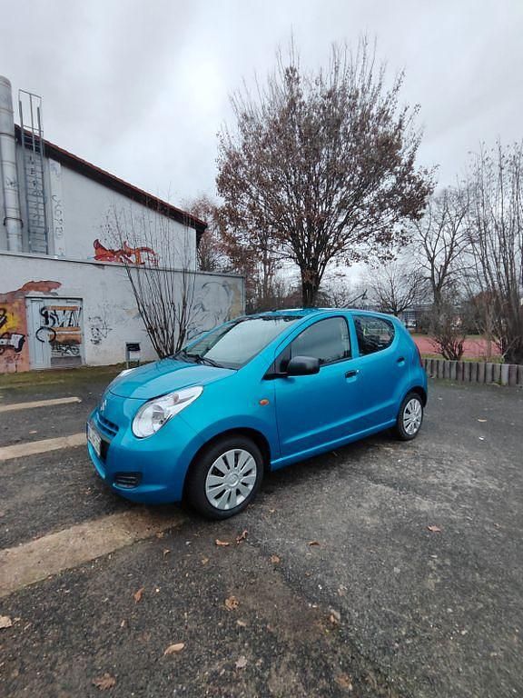Blau Gebraucht 2013 Suzuki Alto Club Kleinwagen | 6.300 € (Etwas zu teuer) - Bild 1/4