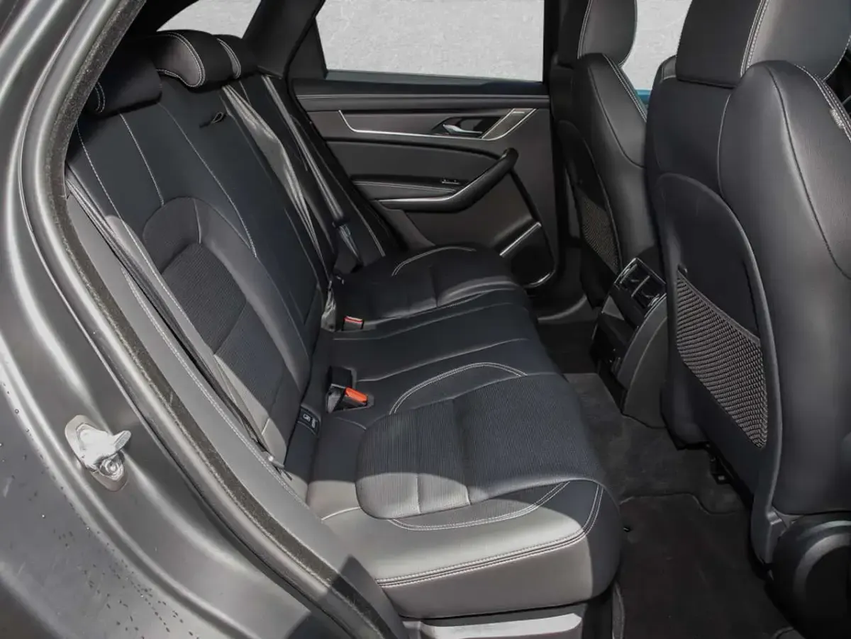 Gebraucht Jaguar F-Pace R-Dynamic 204 PS (150 kW) 2023 Carpathian grey SUV