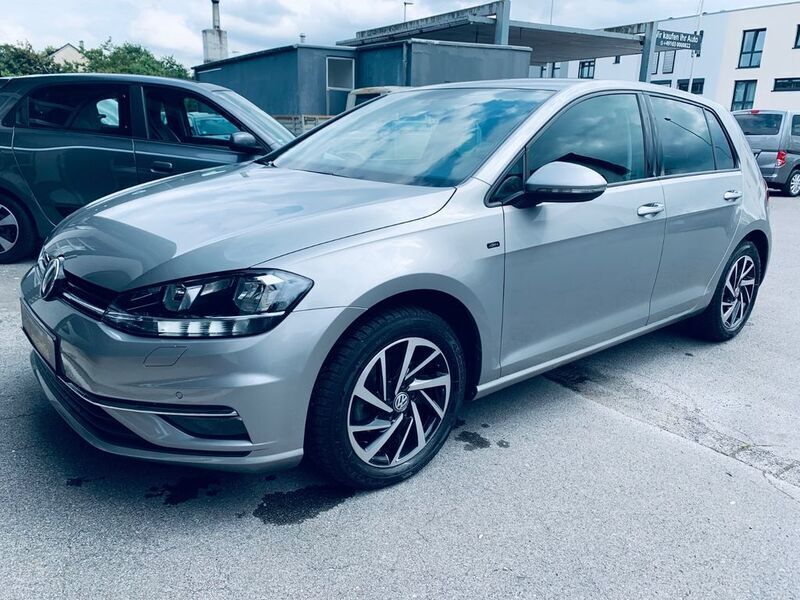 Grau Gebraucht 2018 VW Golf VII Join Limousine | 13.899 € (Superpreis) - Bild 1/4