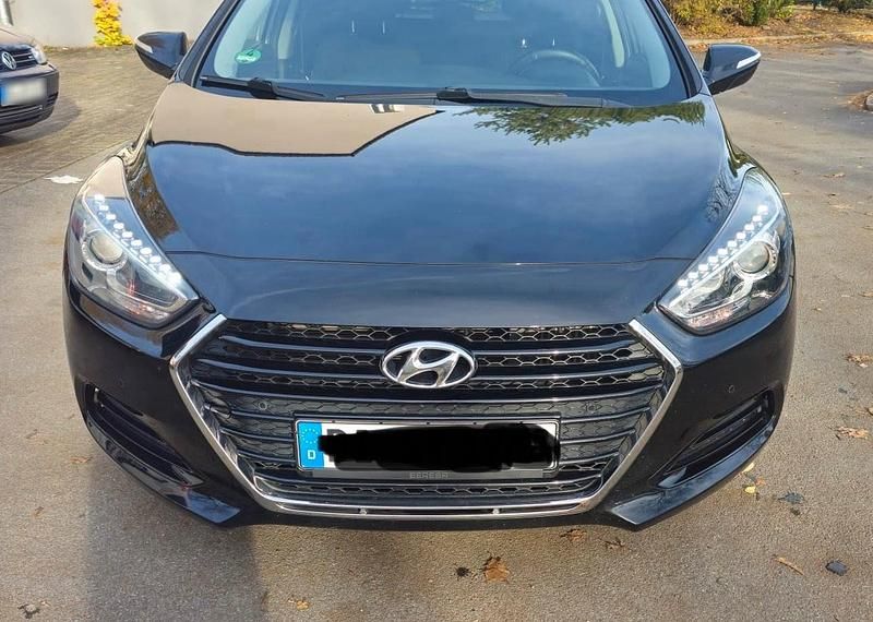 Gebraucht Hyundai i40 141 PS (103 kW) 2015 Schwarz Kombi